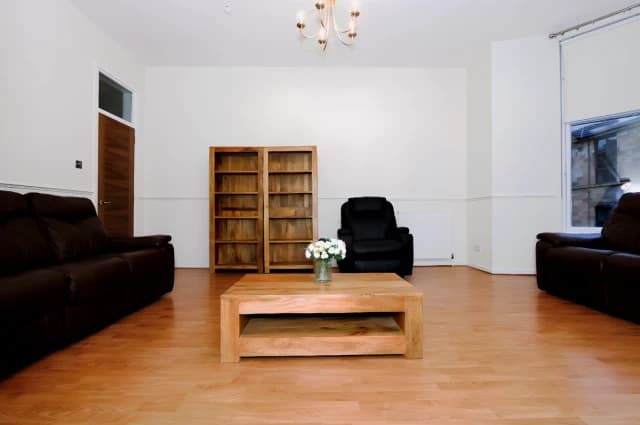 2Bedrooms, 1Bathrooms