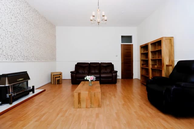 2Bedrooms, 1Bathrooms