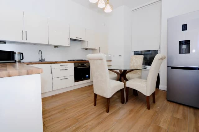 2Bedrooms, 1Bathrooms