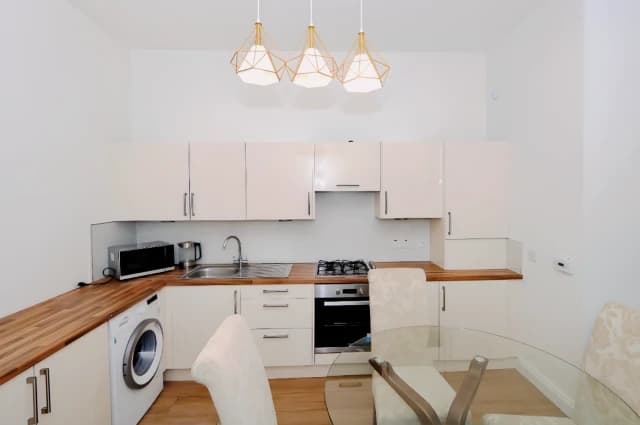 2Bedrooms, 1Bathrooms