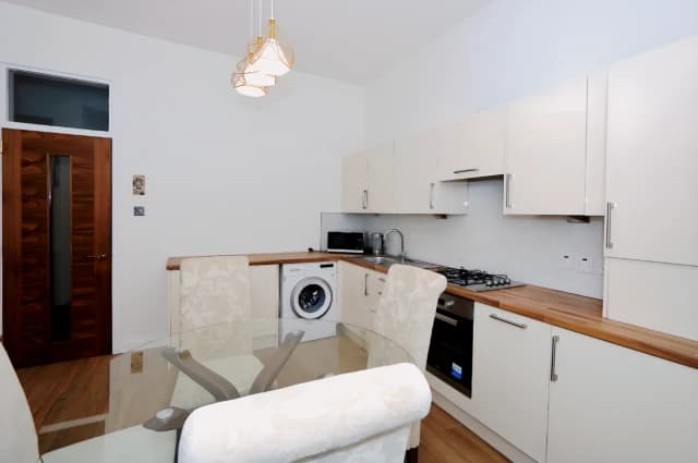2Bedrooms, 1Bathrooms