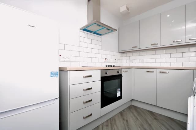 2Bedrooms, 1Bathrooms