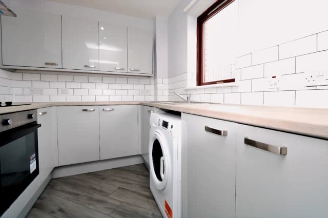 2Bedrooms, 1Bathrooms