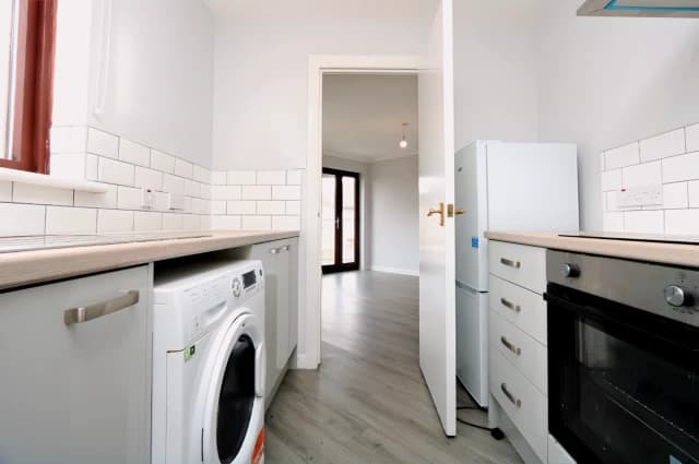 2Bedrooms, 1Bathrooms