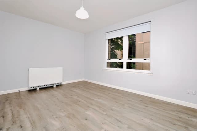 2Bedrooms, 1Bathrooms