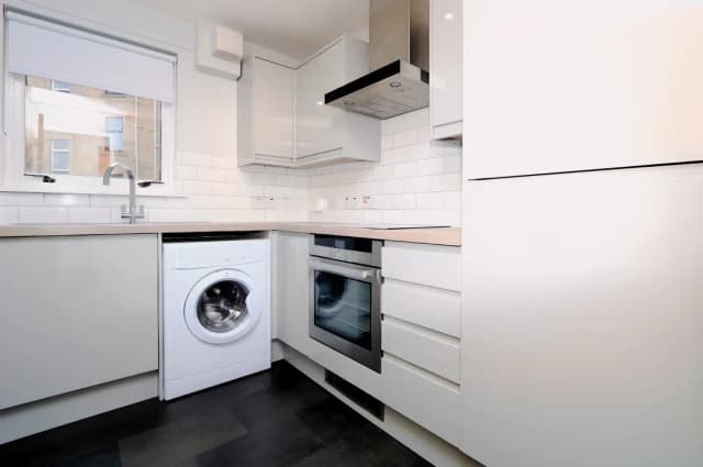 2Bedrooms, 1Bathrooms