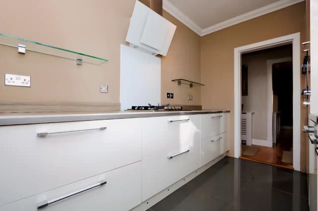 2Bedrooms, 1Bathrooms