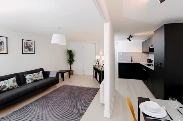 2Bedrooms, 1Bathrooms