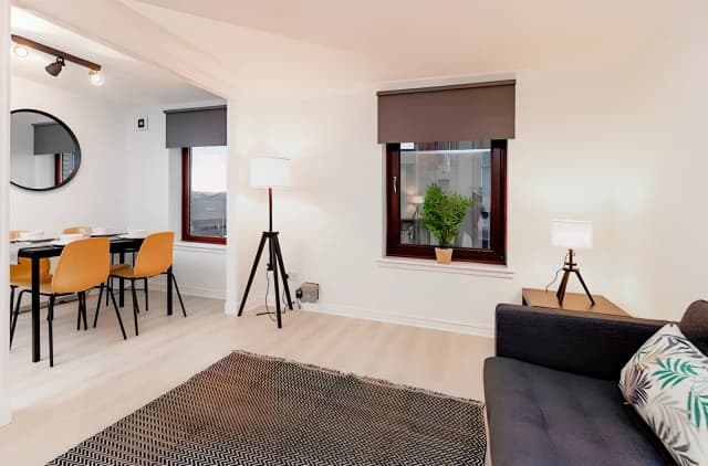 2Bedrooms, 1Bathrooms