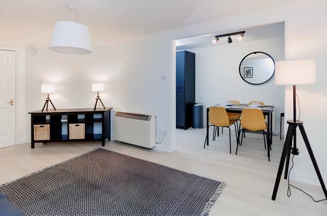 2Bedrooms, 1Bathrooms
