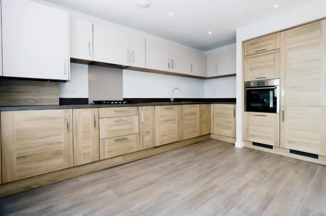2Bedrooms, 1Bathrooms