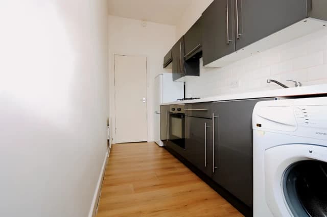 2Bedrooms, 1Bathrooms