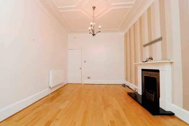 2Bedrooms, 1Bathrooms