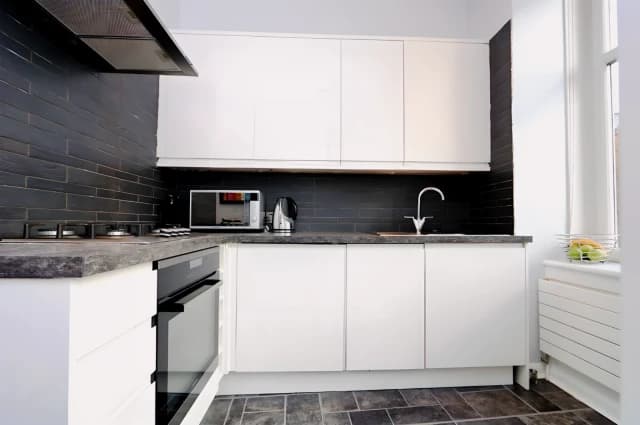 2Bedrooms, 1Bathrooms