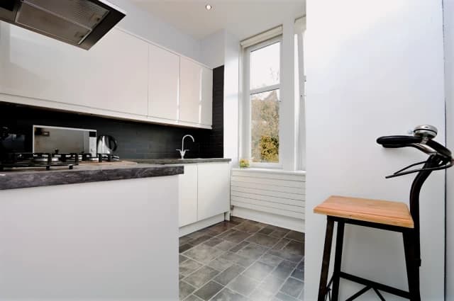 2Bedrooms, 1Bathrooms