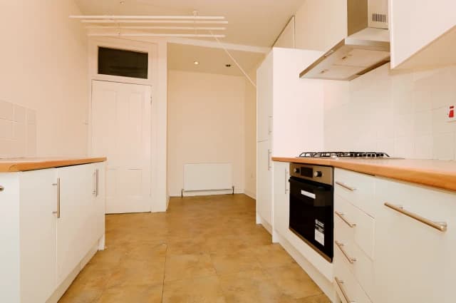 2Bedrooms, 1Bathrooms