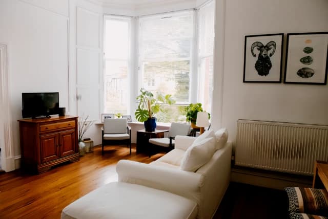2Bedrooms, 1Bathrooms