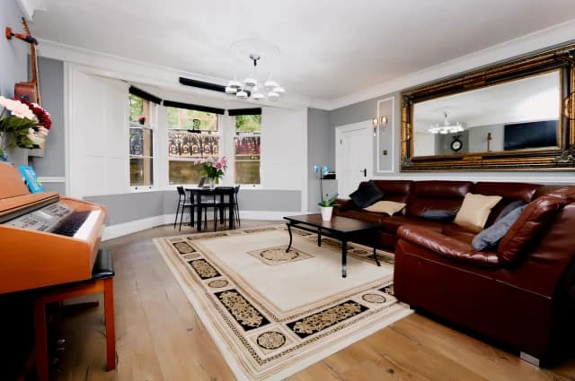 3Bedrooms, 2Bathrooms