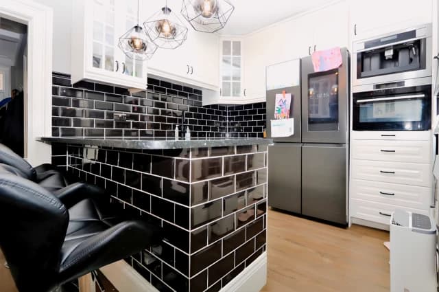 3Bedrooms, 2Bathrooms