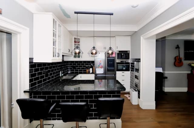 3Bedrooms, 2Bathrooms