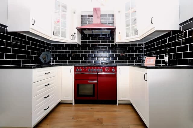 3Bedrooms, 2Bathrooms