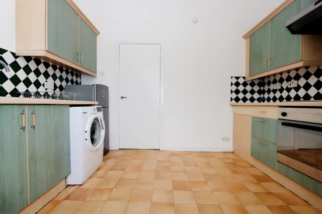 2Bedrooms, 1Bathrooms
