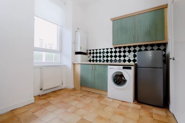 2Bedrooms, 1Bathrooms