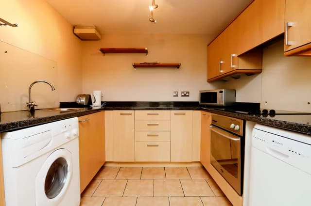 2Bedrooms, 1Bathrooms