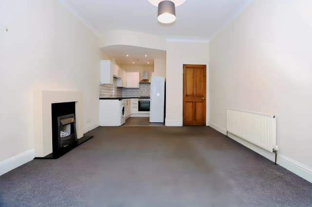 2Bedrooms, 1Bathrooms