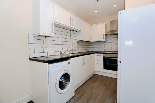 2Bedrooms, 1Bathrooms