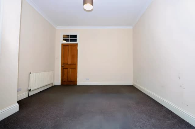 2Bedrooms, 1Bathrooms