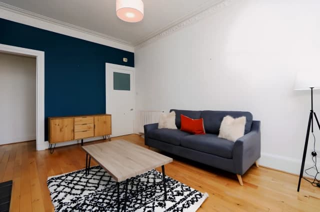 2Bedrooms, 1Bathrooms