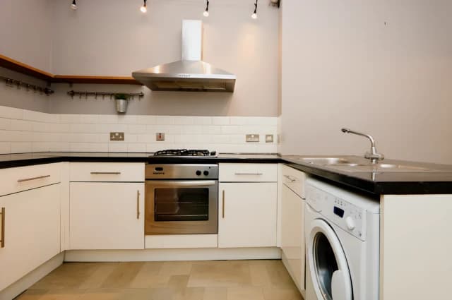 2Bedrooms, 1Bathrooms