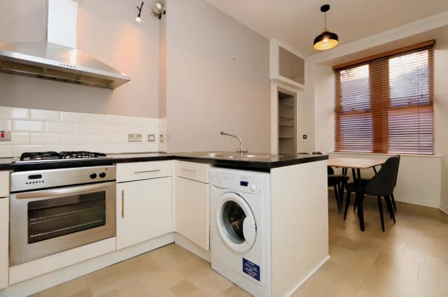 2Bedrooms, 1Bathrooms