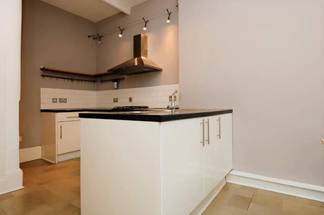 2Bedrooms, 1Bathrooms