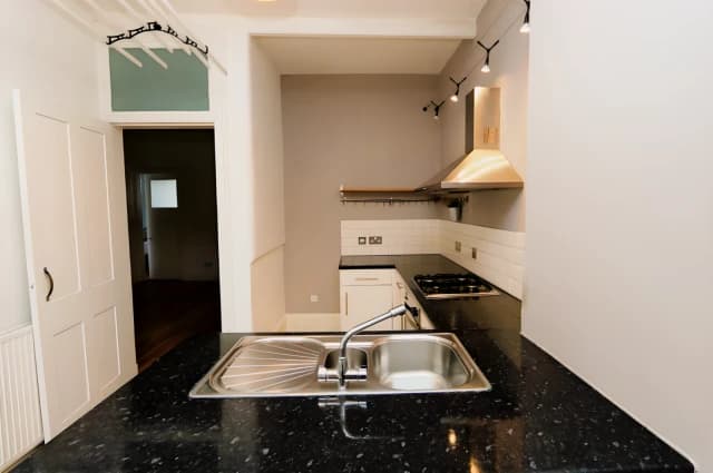 2Bedrooms, 1Bathrooms
