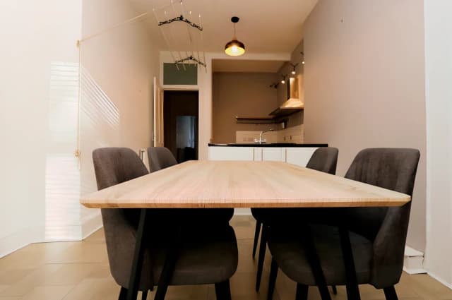 2Bedrooms, 1Bathrooms