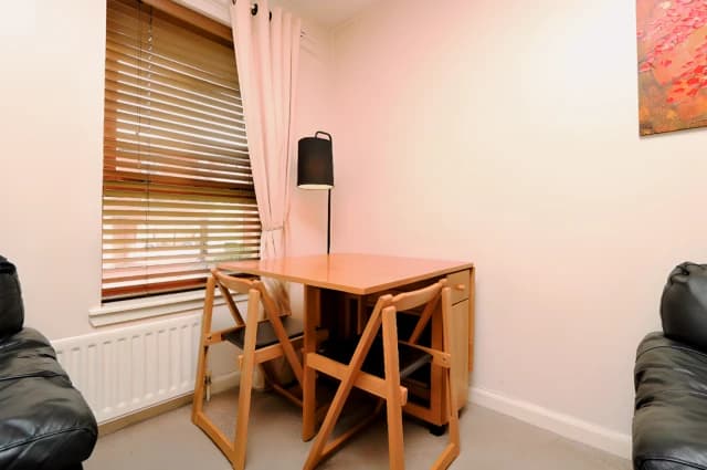 2Bedrooms, 1Bathrooms