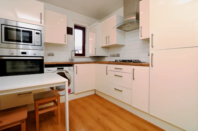 2Bedrooms, 1Bathrooms