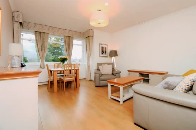2Bedrooms, 1Bathrooms