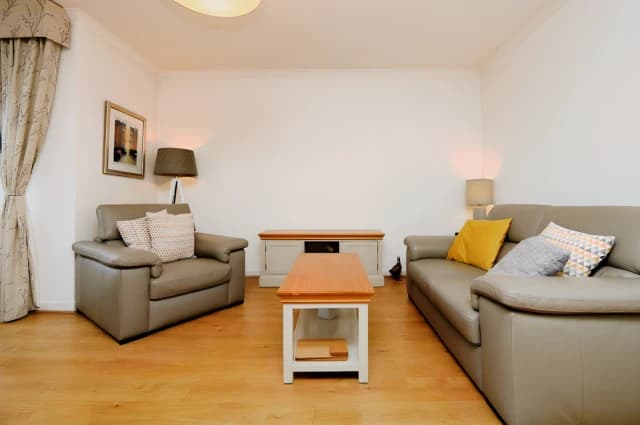 2Bedrooms, 1Bathrooms
