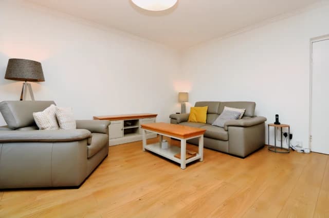 2Bedrooms, 1Bathrooms