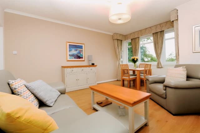2Bedrooms, 1Bathrooms