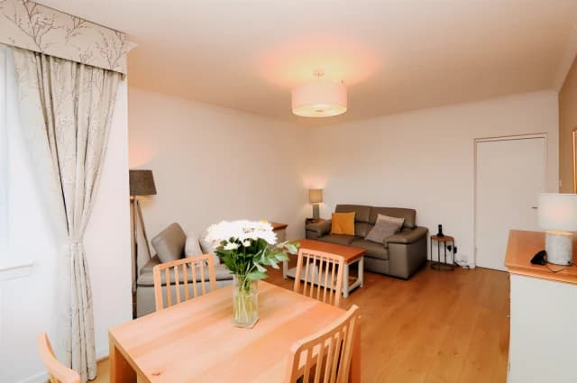 2Bedrooms, 1Bathrooms