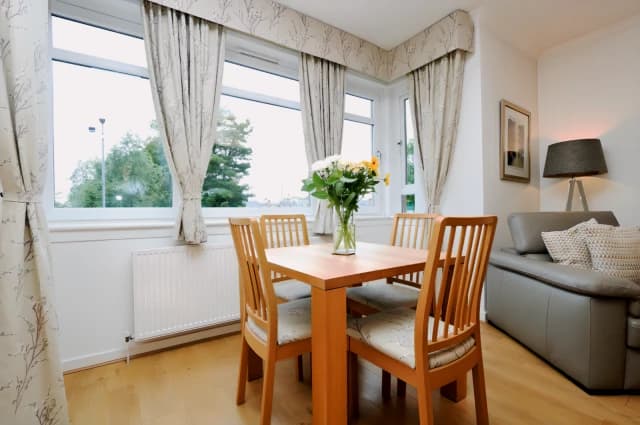 2Bedrooms, 1Bathrooms