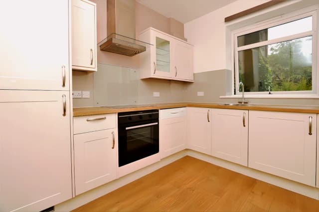 2Bedrooms, 1Bathrooms