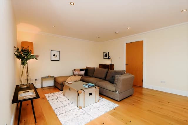 2Bedrooms, 2Bathrooms