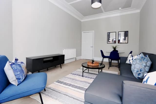 2Bedrooms, 1Bathrooms