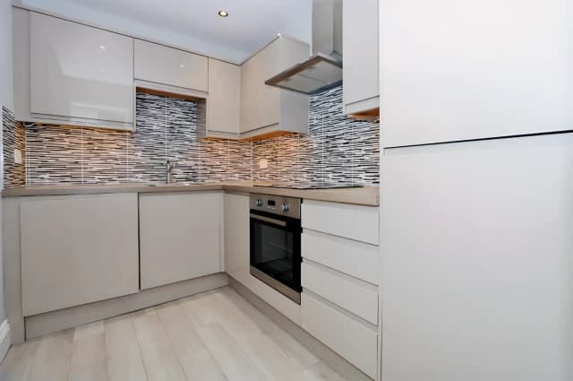 2Bedrooms, 1Bathrooms
