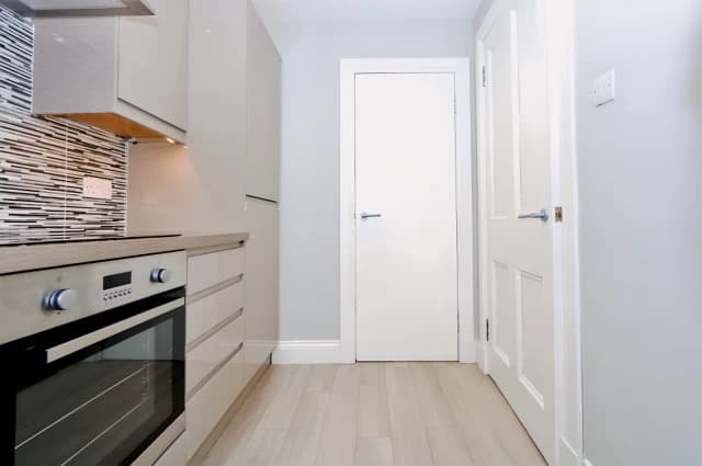 2Bedrooms, 1Bathrooms